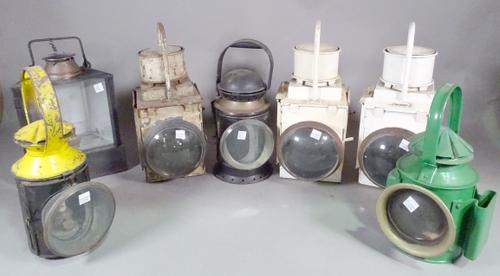 Seven early 20th century railway signaling oil lamps, (7).   S2B