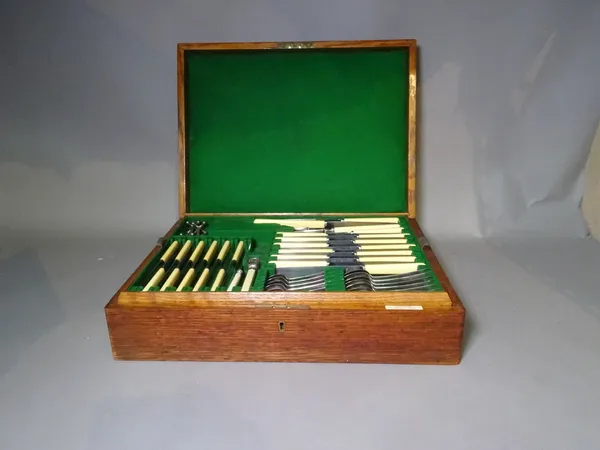 A 20th century oak cased canteen of silver plated cutlery, 1927.   BAY 1