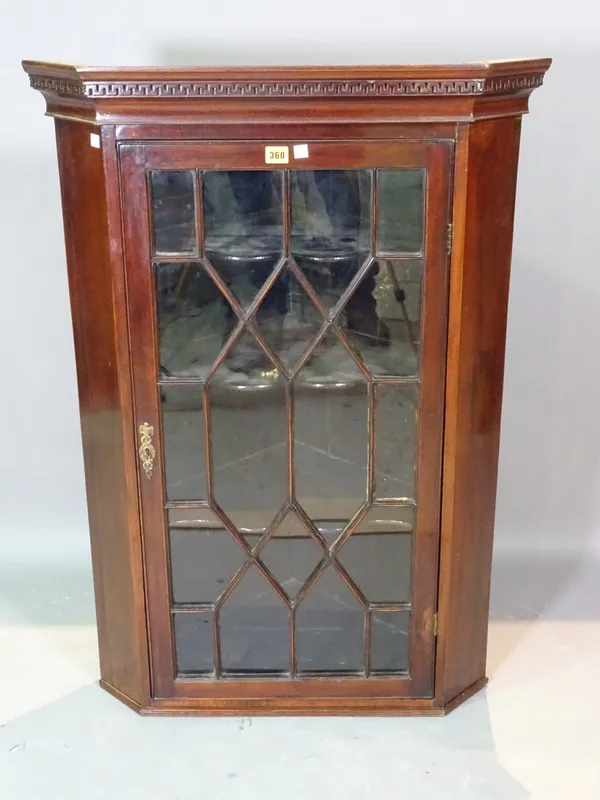 A George III mahogany corner display cabinet with astragal glazed door, 74cm wide x 106cm high.   G5