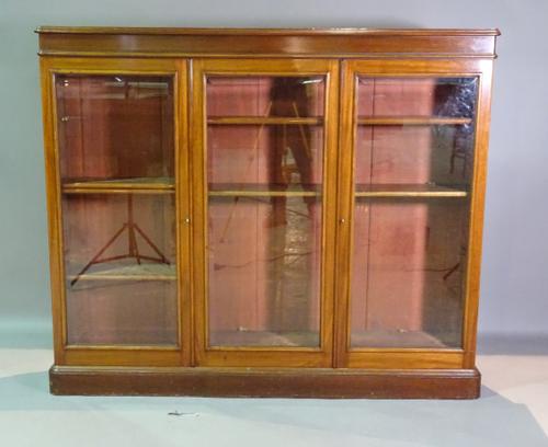 A Victorian mahogany floor standing bookcase, with three bevelled glazed doors, on plinth base, 159cm wide x 133cm high x 28cm deep.  L8