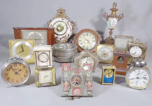 Horological interest, including; a group of mainly early 20th century mantel clocks and alarm clocks, (qty).   S4M