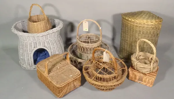 An assortment of 20th century wicker baskets, (qty).   G10