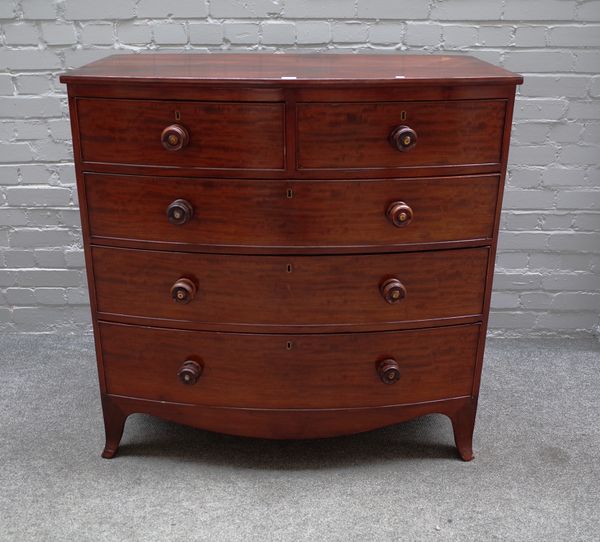 A Regency mahogany bowfront chest of two short and three long graduated drawers, on splayed bracket feet, 105cm wide x 105cm high x 54cm deep.