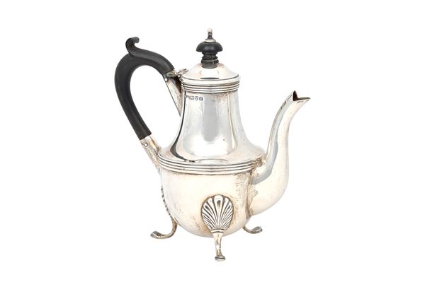 A small silver coffee pot, decorated with reeded bands, raised on three feet and with black fittings, Chester 1906, height 14.5cm, gross weight 234 gm