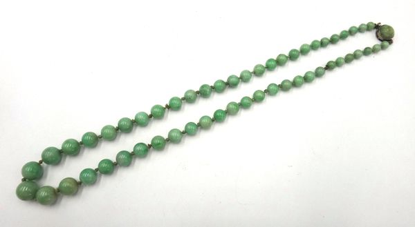 A single row necklace of graduated spherical jade beads, on a jade set clasp, length 42cm.