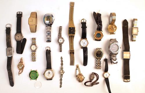 A Mappin 18ct gold cased lady's wristwatch, on a sprung bar link bracelet, detailed 9 CT, a 9ct gold circular cased lady's wristwatch, Chester 1928, o