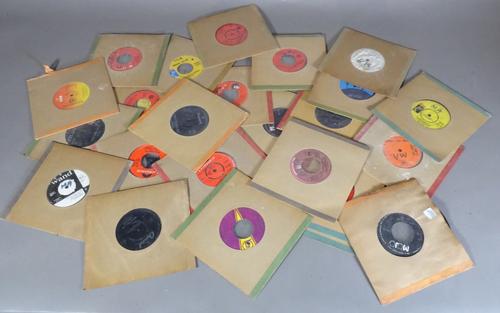 A large quantity of early 20th century single vinyl records, (qty).   S4B