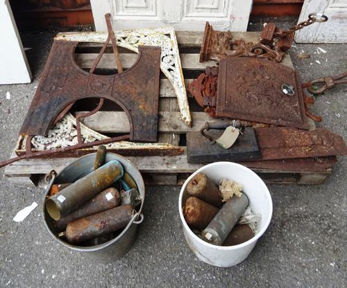 Metalware collectables, including; 19th century and later clock weights, firebacks, wall brackets, wall plaques and sundry, (qty).   OUT