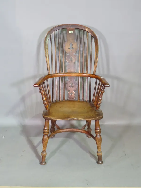 A 19th century yew Windsor armchair with elm seat on ring turned supports.   H9