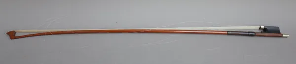 A French silver mounted violin bow stamped 'D'APRES SIMON', round stick of a light orange brown colour with full hair, weight 61.2 grams, length 73cm.