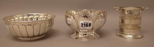 A Mexican bowl of lobed circular form, raised on a plain circular foot, detailed Sterling Mexico 925, diameter 12.5cm, a Mexican bowl of lobed circula