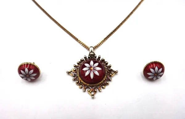 A 9ct gold, red and white enamelled pendant, decorated with a central flowerhead on a red enamelled ground, with a 9ct gold faceted curb link neckchai