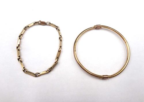 A 9ct two colour gold bangle, of twin section form bound with red gold wire in two places, by Martyn Pugh and a 9ct gold bracelet, in a bar an oval li
