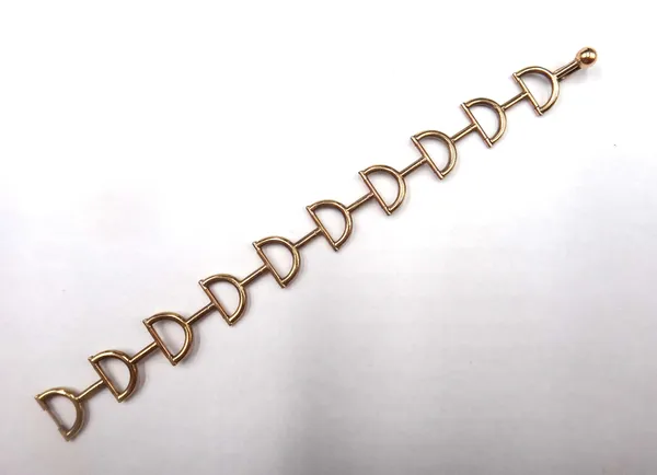 A 9ct gold bracelet, in a 'D' and bar link concertina design, with a hook shaped clasp, by Brett Payne, length 18cm, weight 16 gms.