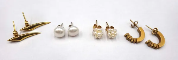 A pair of gold and seed pearl cluster earstuds, a pair of 18ct gold earstuds, each of tapering form, a pair of silver mounted cultured pearl earstuds