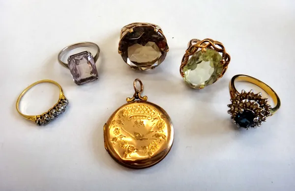 A gold ring, set with four cushion shaped diamonds, (the fifth diamond lacking), a 9ct gold ring, claw set with a large circular cut smoky quartz, a 9