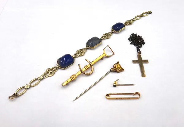 A blue stained chalcedony panel link bracelet, on a boltring clasp, a gold pendant cross, detailed 9C, with a neckchain, a stick pin, with a fox mask