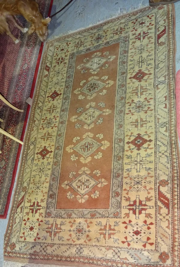 A Turkish rug modern, 196 x 120cm.  I3