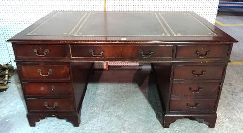 A 20th century mahogany pedestal desk with inset green leather top, 153cm wide x 75cm high.  I4