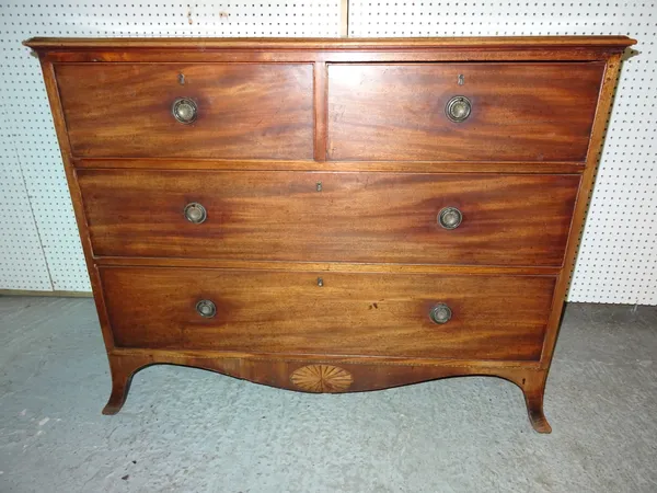 A early 19th century mahogany chest of two short and two long drawers on splayed bracket feet, 120cm wide x 98cm high.  E10