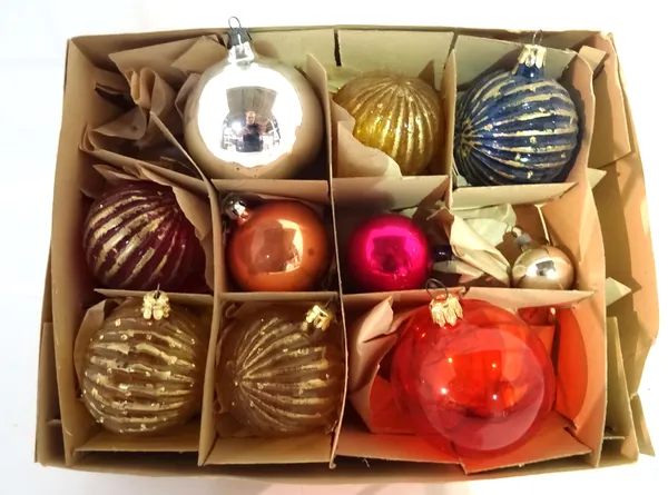 A group of ten early 20th century glass Christmas decorations of various sizes, (10).  CAB