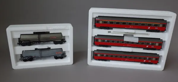 Marklin HO gauge railway comprising; 46553 tank car set 42723 Express train car set, 28725 Swedish state railways Express freight train, 43530 set of