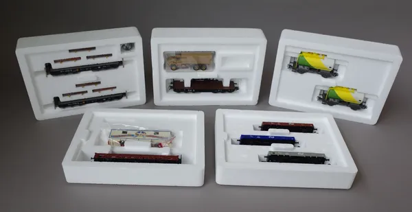 Marklin HO gauge railway comprising; 48664 'Steel slabs' Heavy duty flat car set, 46947 'Roncalli' circus car, 48544 'Water cars for dual purpose vehi