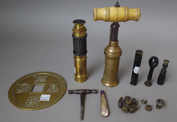 A quantity of small collectables including; a Thomason type brass barrel corkscrew, several small seals, a three drawer brass telescope and sundry. (q