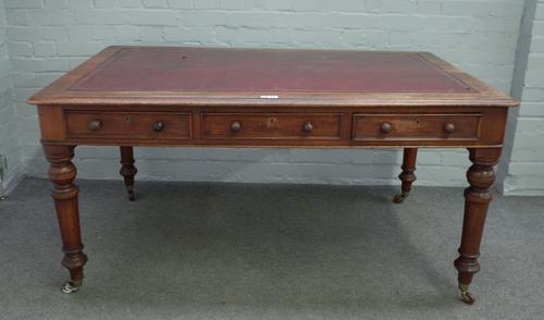 A William IV mahogany centre library table with six opposing frieze drawers on turned supports, 152cm wide x 76cm high.
