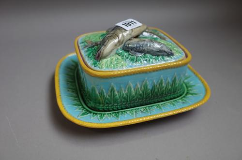 A George Jones majolica sardine box, cover and stand, circa 1870,the sides moulded with leaves against a turquoise ground, the cover with overlapping
