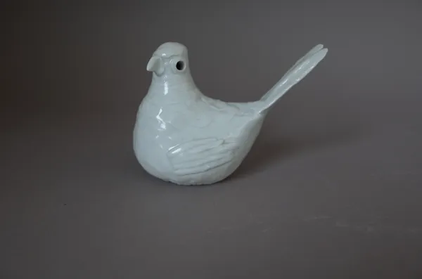 Rosemary Wren (1922-2013), a porcealin bird, with makers mark, 8cm high.  DDS