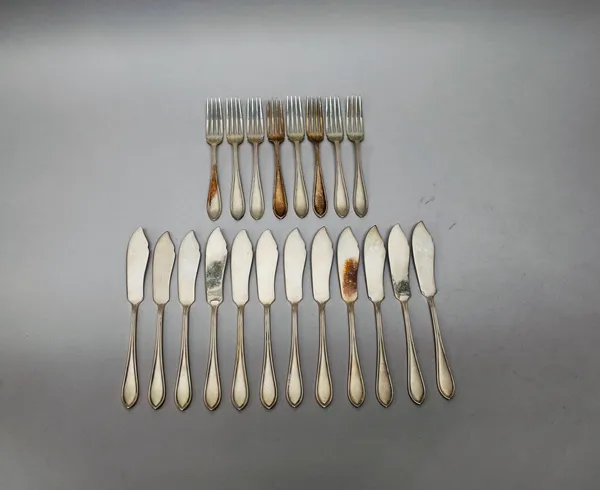 Twelve fish knives, Sheffield 1962 and eight fish forks, in a similar design, Sheffield 1959, combined weight 1095 gms.