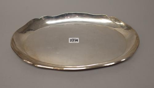 A shaped oval serving dish, detailed Mexico 925, Sterling, length 37.5cm, weight 687 gms.