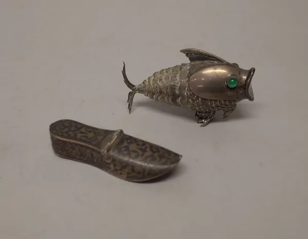 Foreign wares, comprising; a novelty pepperette, designed as an articulated fish, having green cabochon paste set eyes and a Russian niello decorated