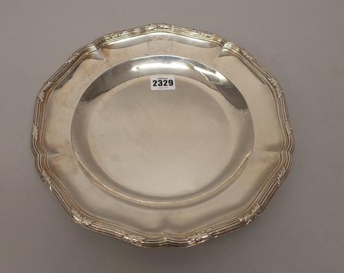 A French main course plate, of shaped circular form, the reeded rim decorated with foliate motifs at intervals, armorial engraved, diameter 30.5cm, we