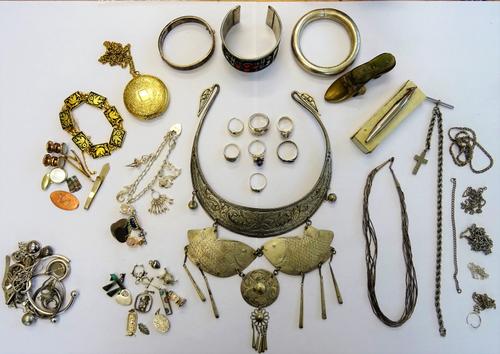 A gold and opal set pendant cross, detailed 9 C, a 9ct gold and rose quartz charm designed as a globe, a seed pearl and blue gem set brooch, silver an