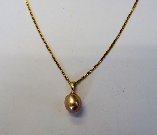 An 18ct gold pendant, mounted with a rose tinted cultured pearl, on an 18ct gold curb link neckchain with a bolt ring clasp, detailed 750, gross weigh