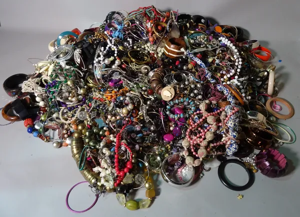 A quantity of mixed 20th century costume jewellery, (qty).