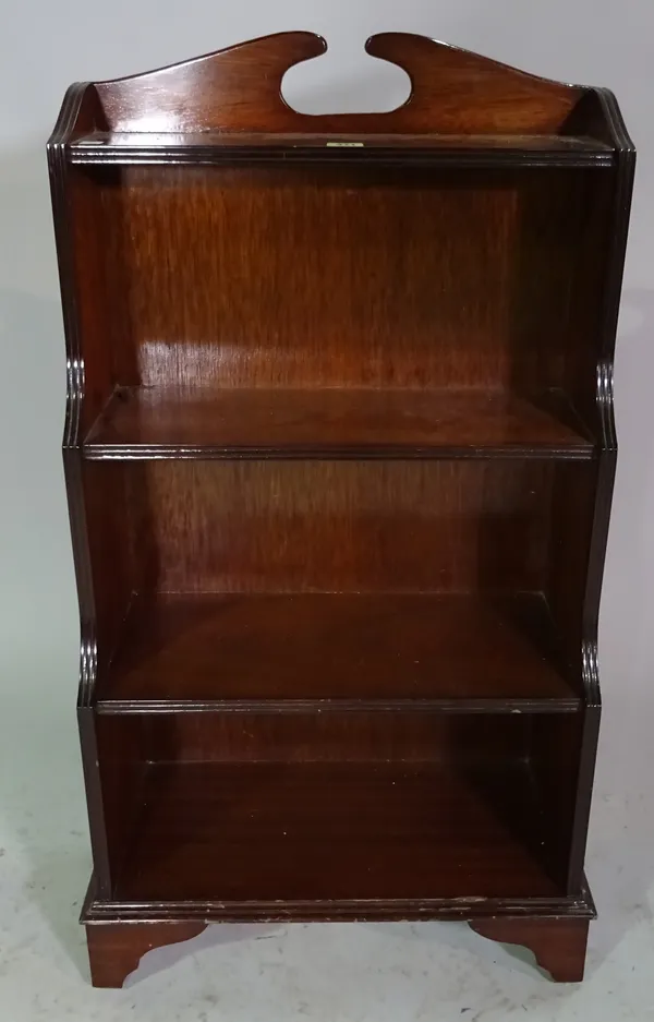 A Victorian style oak four tier waterfall bookcase on bracket feet, 50cm wide x 94cm high.