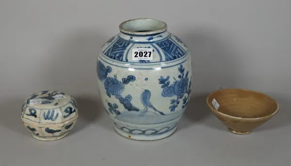 A Chinese blue and white ovoid vase, Wanli, painted with a band of birds in a landcsape, (a.f), 18.5cm. high; also a small Swatow blue and white octag