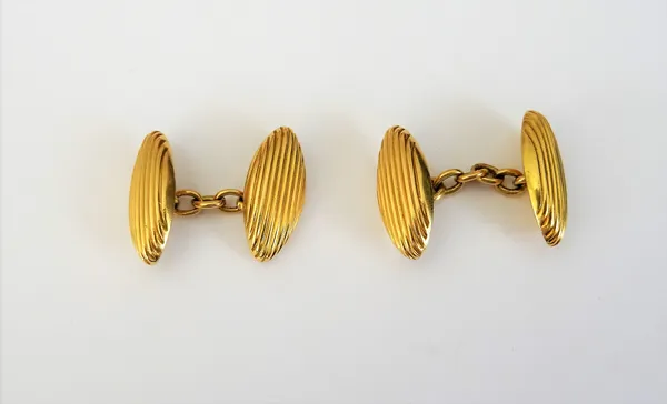 A pair of gold cufflinks, having hollow oval backs and fronts, with ridged decoration, detailed 18 CT, gross weight 7.2 gms.