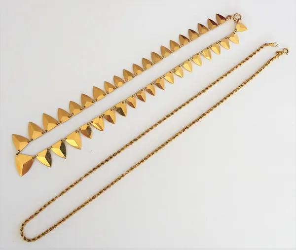 A 9ct gold necklace, the front formed as a row of graduated triangular drops, on a bolt ring clasp, Birmingham 1953, weight 13.7 gms and a 9ct gold ro