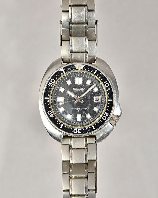A Seiko Automatic Water Resist 150 M steel cased gentleman's diver's wristwatch, the signed black dial with luminous numeral indicators, date of the m