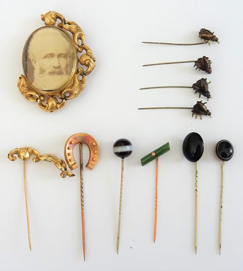 A Victorian gold mounted, shaped oval brooch, the front with a glazed photographic locket compartment, the back glazed with a feathered hairwork spray