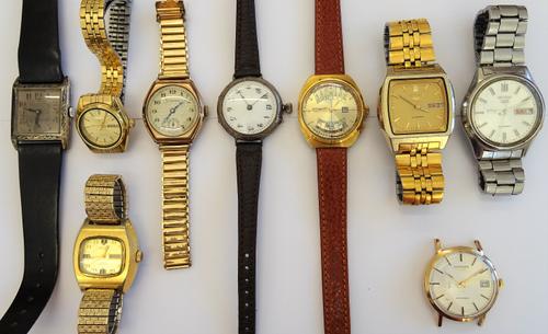 A Longines Automatic 9ct gold circular cased gentleman's wristwatch, with a signed jewelled movement, the signed silvered dial with baton shaped numer