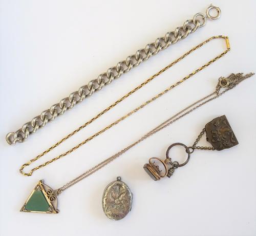 A gold multiple link neckchain, detailed 9C on a cylindrical clasp, detailed 9C, a bloodstone set seal, a base metal pendant locket, detailed EXPOSITI