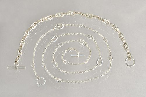 A Hermes silver neckchain, of oval and bar link form, with a T bar and circular link clasp, weight 128 gms and a Hermes silver long neckchain, in an o