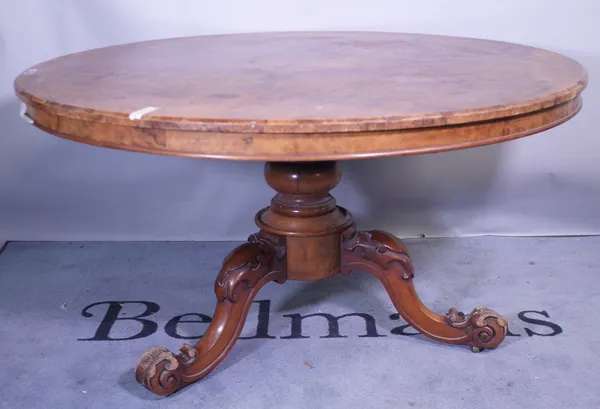 A Victorian walnut circular dining table on three downswept supports, 130cm wide x 76cm high.