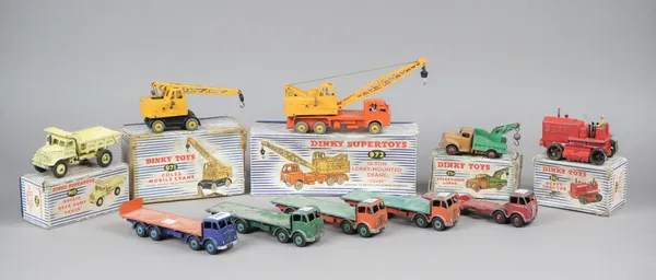 Five Dinky Foden flat head bed trucks, one lacking rear bed, (5).