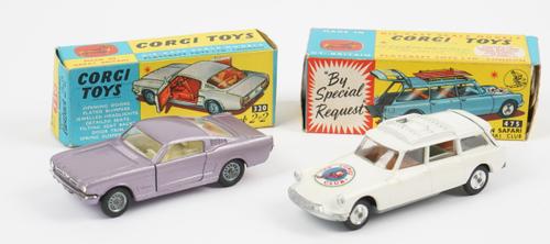 Two Corgi die-Cast vehicles, comprising; 320 Ford Mustang Fastback 2+2 and a 475 Citroen Safari Corgi Ski Club, both boxed, (2).